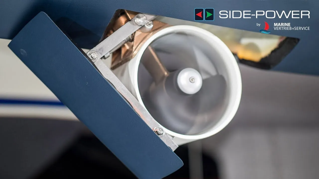 A still from Bootsmaklerei: a retractable thruster with its hull door swung open and the propeller in its short tunnel.